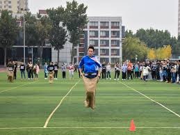 于根伟考察收官战主场场地：前些天草皮一直在开地暖加紧养护