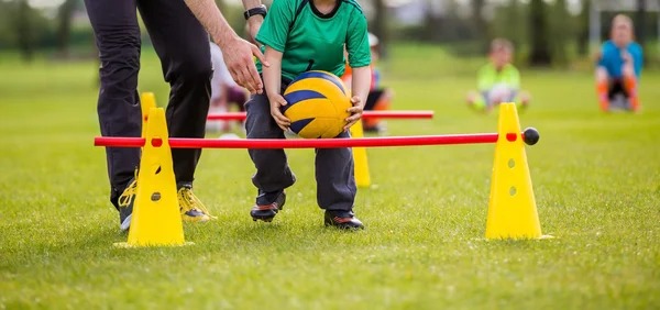 天空：埃弗顿考虑冬窗引进中锋，有意齐尔克泽和伊万-托尼