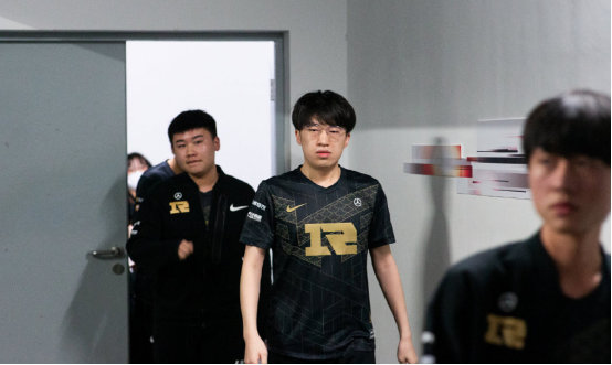 而金玟哉正 而金玟哉正