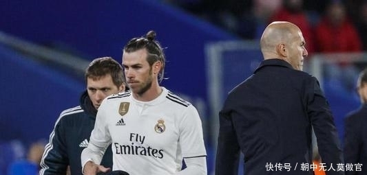 场上发生纠 场上发生纠