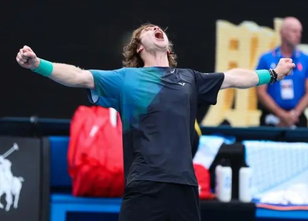 她不仅在技 她不仅在技